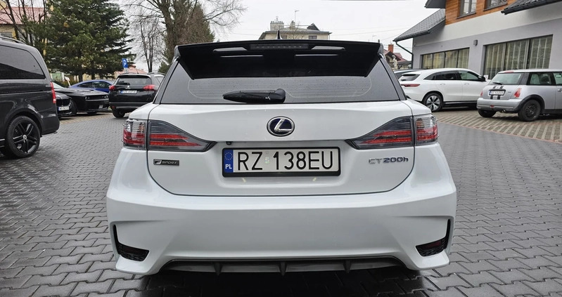 Lexus CT cena 62000 przebieg: 115000, rok produkcji 2016 z Rzeszów małe 137